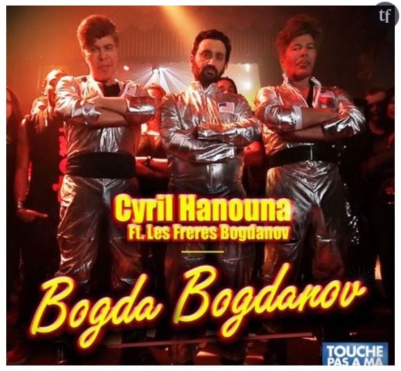 Cyril Hanouna posant pour son clip entouré des frères Bogdanov