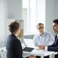 Les femmes manquent toujours de confiance en elles au travail