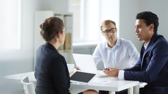 Les femmes manquent toujours de confiance en elles au travail