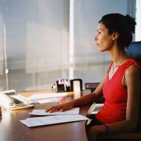 Canicule : quelle tenue correcte adopter au bureau (sans mourir de chaud) ?