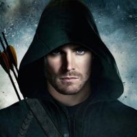 Stephen Amell : l'acteur de Arrow est-il en couple ou célibataire ?