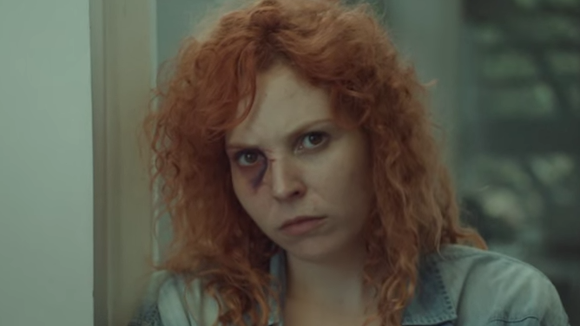 Quand une excuse cache les bleus : la campagne choc contre les violences domestiques