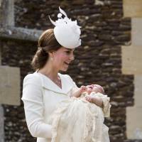 Kate Middleton : rayonnante pour le baptême de la princesse Charlotte (photos)
