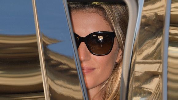 Gisele Bündchen, la burqa et la chirurgie esthétique : c'est ça, cache-toi !