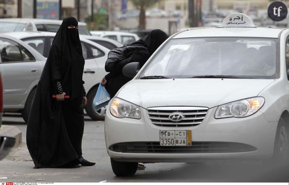 Deux Saoudiennes prennent un taxi