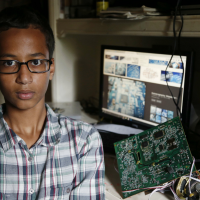 Ahmed Mohamed, 14 ans, a été envoyé en prison pour avoir fabriqué un réveil