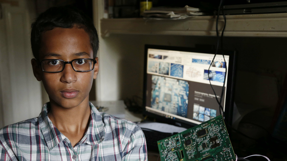 Ahmed Mohamed, 14 ans, a été envoyé en prison pour avoir fabriqué un réveil