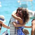  L'actrice Nina Dobrev et son nouveau compagnon Austin Stowell s'embrassent passionnément sur la plage à Saint-Tropez le 24 juillet 2015.  