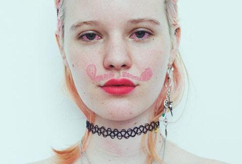 Qui sont ces cyber-féministes qui remettent poils et fluides au goût du jour ?