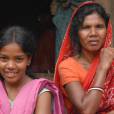 Rekha Kalindi a beau s'être fait battre par sa mère (à droite), elle a eu le courage de refuser un mariage arrangé.