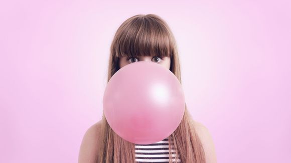 Mâcheur de chewing-gum, essuyeur de larmes... 5 métiers fous dont vous ignoriez l'existence