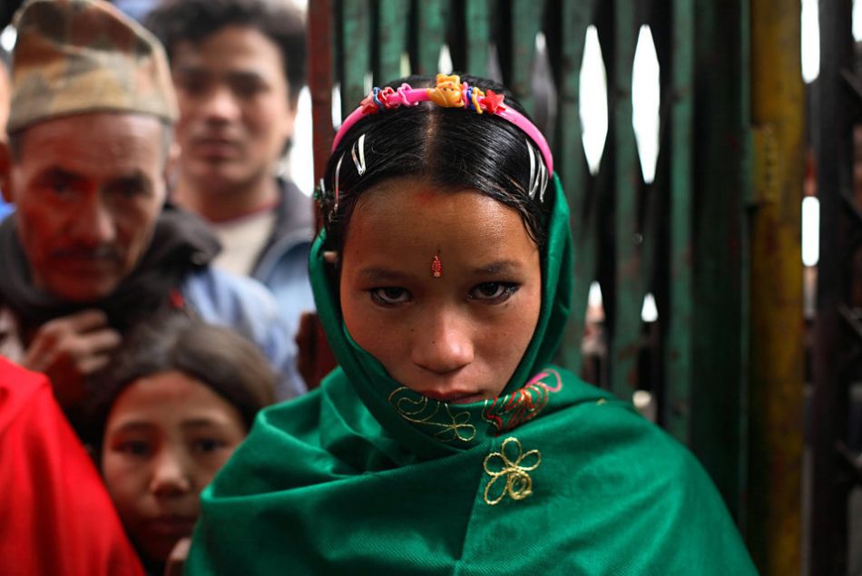 Niruta 14 ans, le jour de son mariage au Népal. La jeune femme est déjà enceinte de 9 mois...

