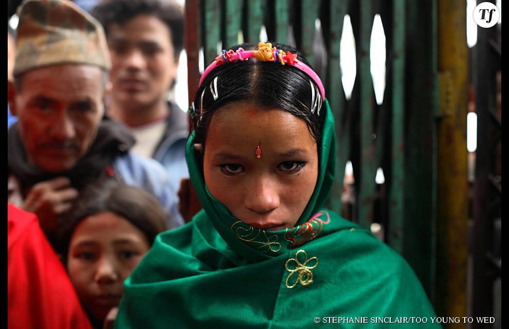  Niruta 14 ans, le jour de son mariage au Népal. La jeune femme est déjà enceinte de 9 mois... 
  
  