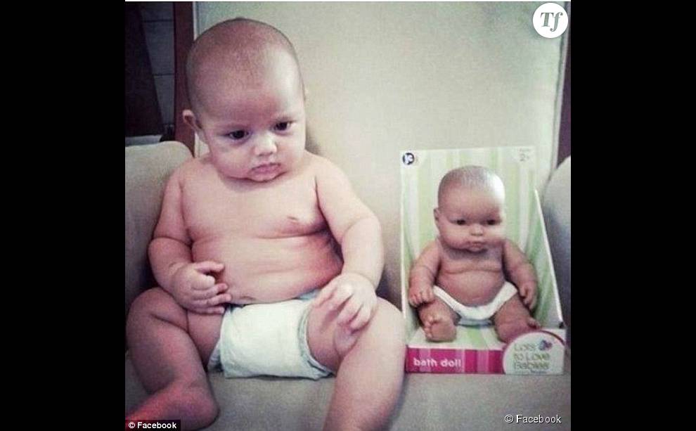 La ressemblance de ce bébé avec ce petit baigneur est frappante !