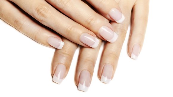 Ongles jaunes : l'astuce simple et radicale pour les déjaunir (vidéo)