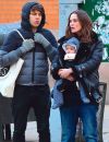 L'actrice et son mari en promenade à NY avec leur nouveau né.