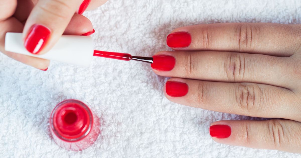 10 Astuces Imparables Pour Faire Tenir Son Vernis Plus Longtemps ...