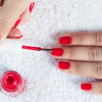 10 astuces imparables pour faire tenir son vernis plus longtemps