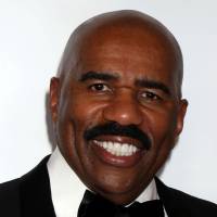 Miss Univers 2015 : le présentateur Steve Harvey se moque de lui-même après son énorme bourde