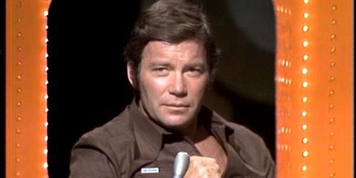Le célèbre Capitaine Kirk de Star Trek devient chanteur ! vidéo