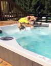 Un chien profitant du spa du Dog Tales Rescue