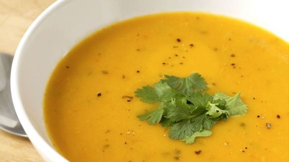 La recette facile de la soupe à la carotte et au fenouil pour un teint éclatant