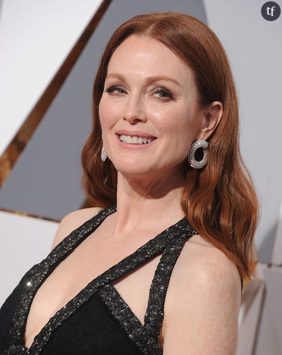 Changer de coloration pour passer à l'auburn, comme l'actrice Julianne Moore.