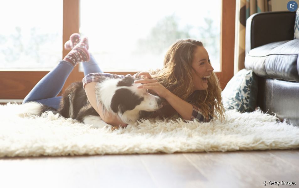 Voici 8 choses chelous, que l'on fait quand on est seul à la maison.