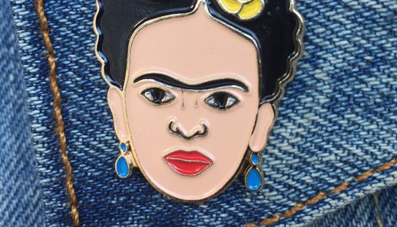 Le pin's is back : notre sélection shopping de l'accessoire star des 90's