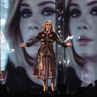 Adele : son hommage très émouvant aux victimes des attentats de Bruxelles (vidéo)