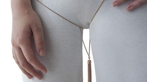 Le bijou thigh gap : que cache cette tendance WTF ?