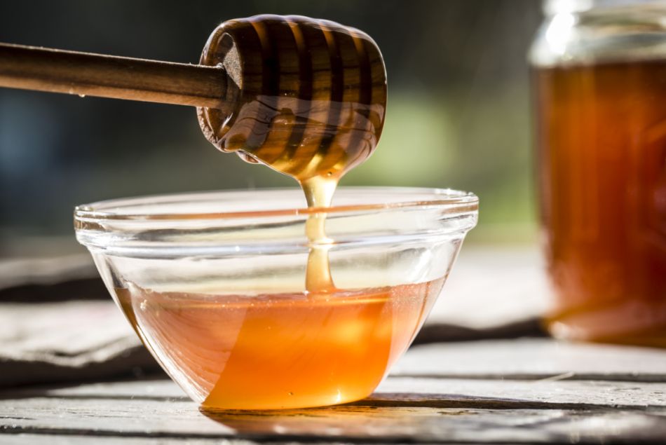 Une recette de masque maison à base de miel et de thym, pour apaiser les peaux les plus irritées.