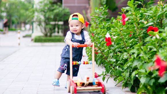 Les youpalas et trotteurs seraient-ils dangereux pour les jeunes enfants ?