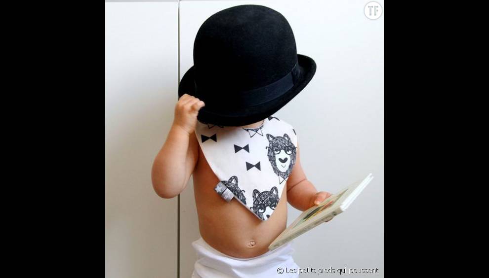 Un bandana-bavoir pour bébé gentleman
