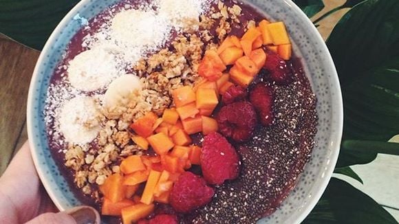 La recette de l'açaï bowl, ce smoothie qui se mange avec une cuillère