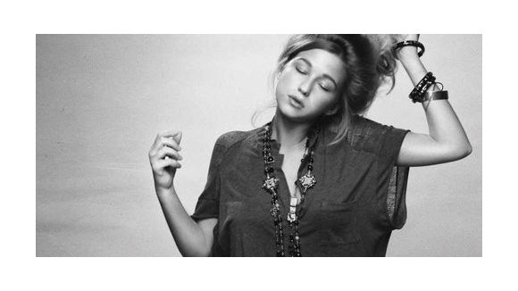 La chanteuse Selah Sue remporte le Prix Constantin - vidéo