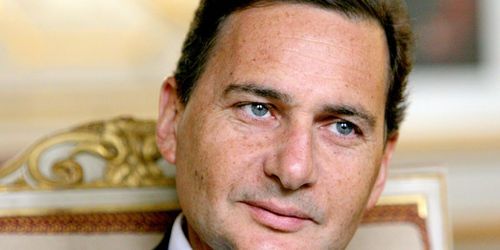 Twitter : Gaffe de Besson « Je me couche. Trop épuisé. Avec toi ? »