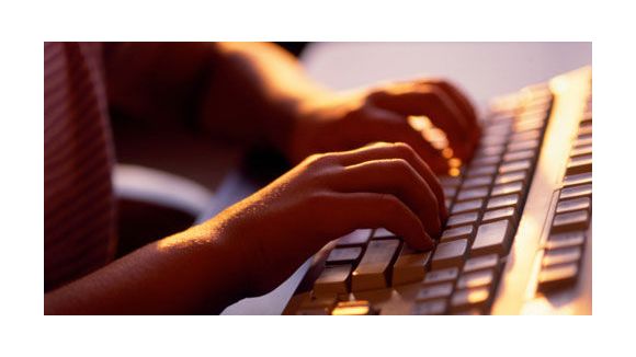 Enfants et dangers d'Internet : un numéro vert pour les parents