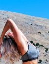 Suivez les exploits de Maria Petersson, star d'Instagram et pilote d'avion qui fait du yoga au quatre coins du monde