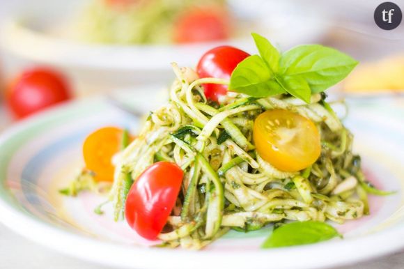 Plat de spaghettis aux courgettes