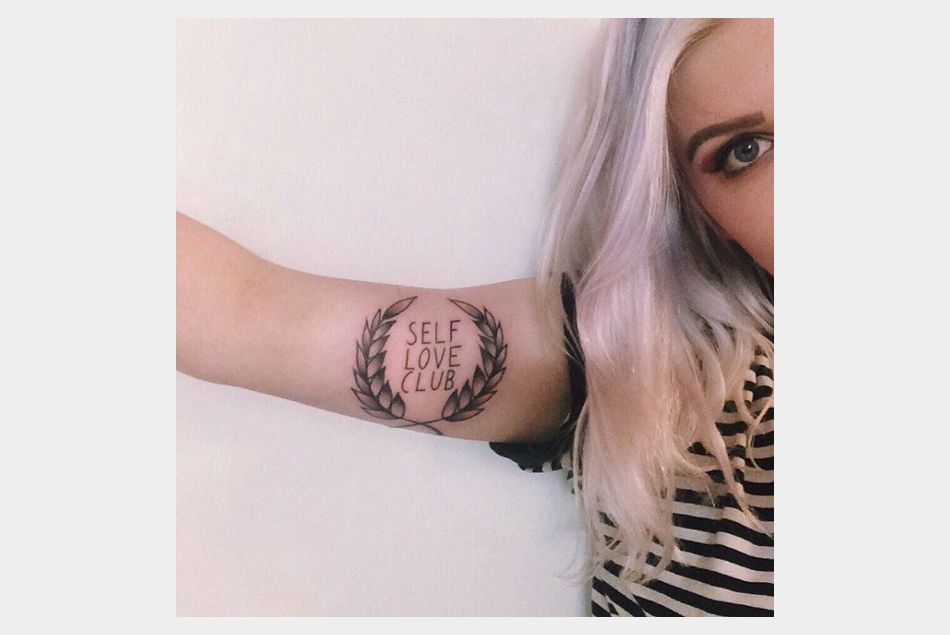 Le tatouage Self Love Club est partout sur Instagram