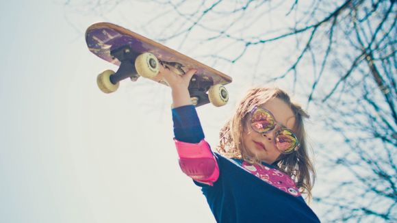 Votre fils aime la danse et votre fille déteste le rose ? Tant mieux !