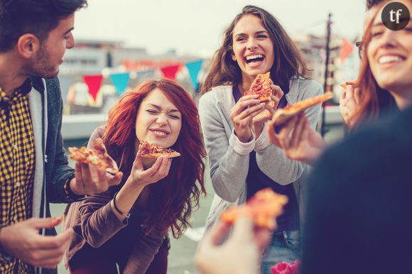 Voici la façon exacte de tenir sa part de pizza