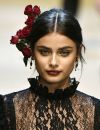 Coiffure Noël 2016 : une barrette fleurie XXL comme chez Dolce &amp; Gabbana