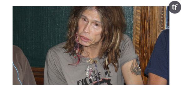 Steven Tyler d'Aerosmith blessé dans sa chambre d'hôtel - vidéo