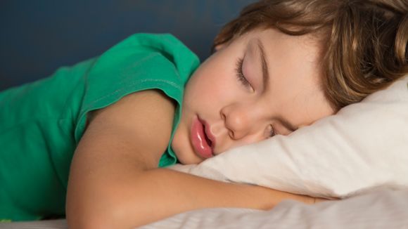 Votre enfant dort-il assez ? Voici la réponse