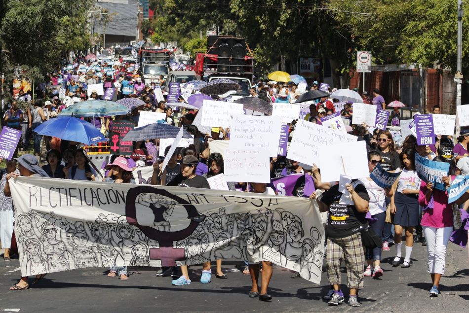 Manifestation le 8 mars 2017 pour réviser l'article sur l'interdiction de l'avortement au Salvador