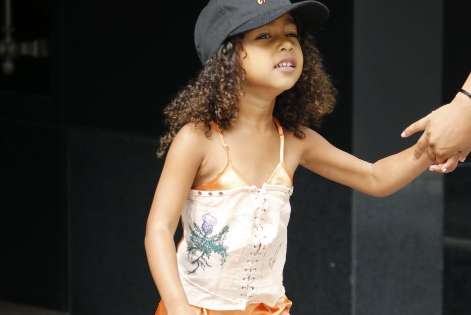 La fille de Kim Kardashian, North West, portant un corset le 10 juillet 2017 à New York