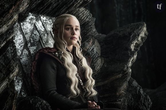 Daenerys ordonne à Jon de se mettre à genoux devant elle