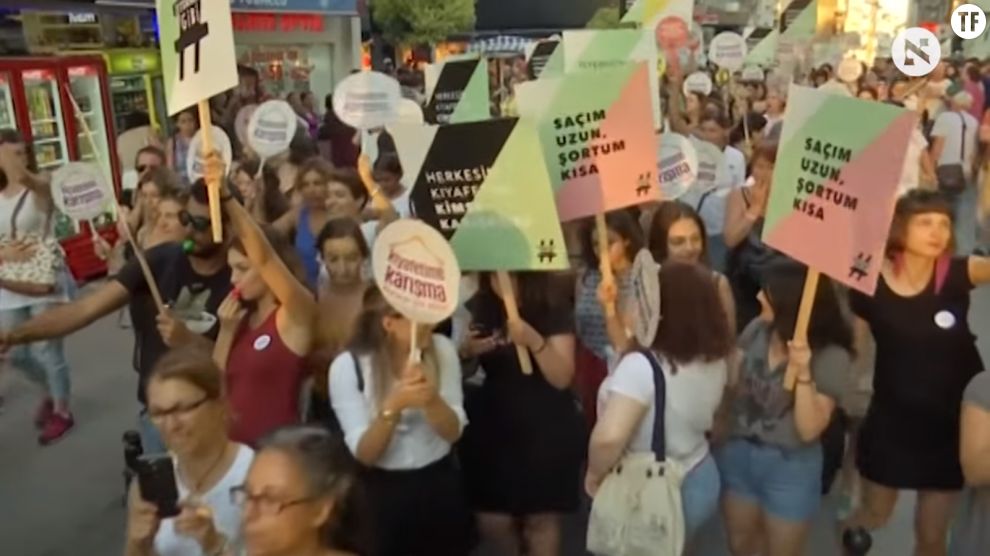 Manifestation Turquie femmes dress code